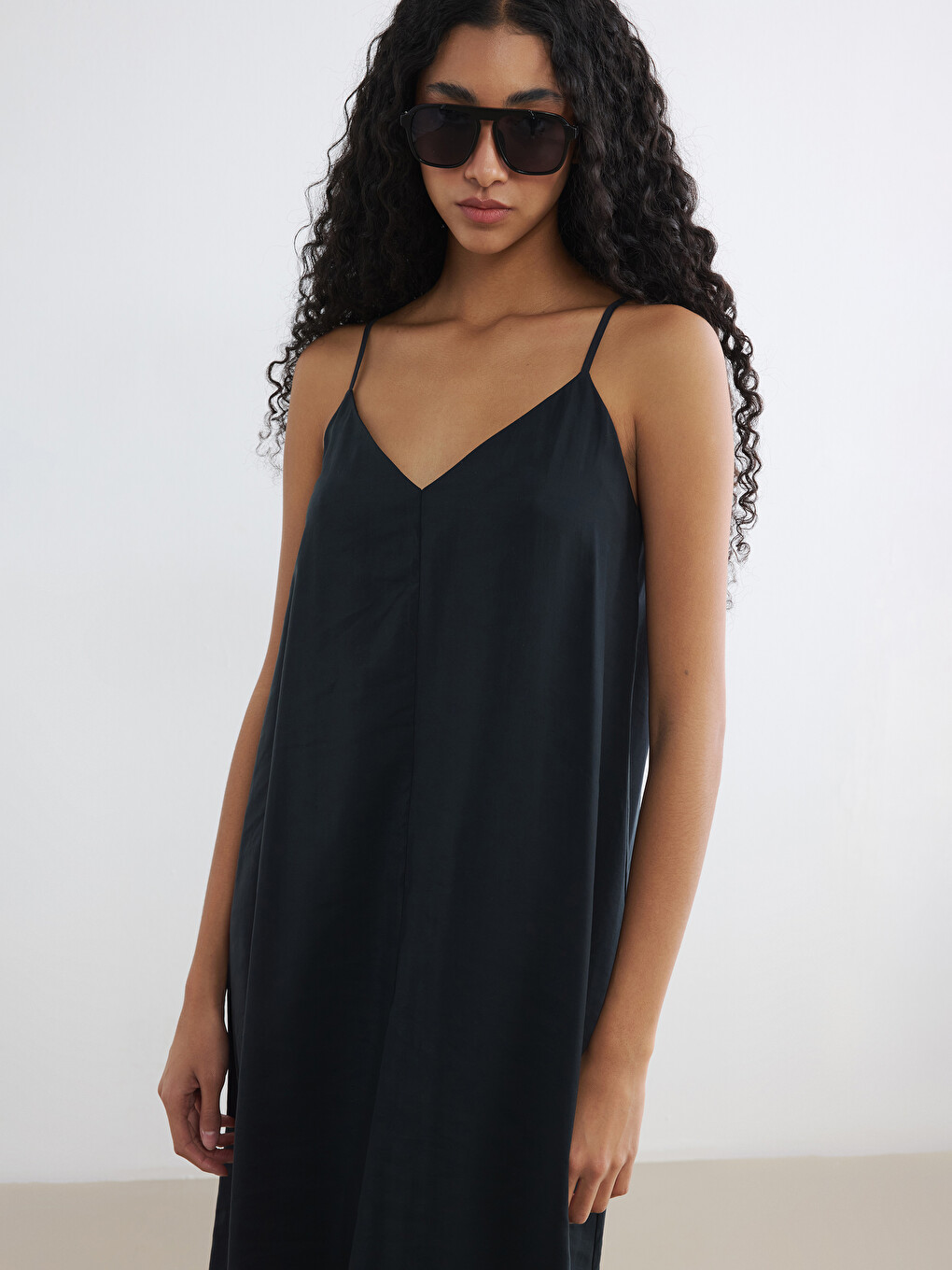 Robe à bretelles en mélange de modal à encolure en V