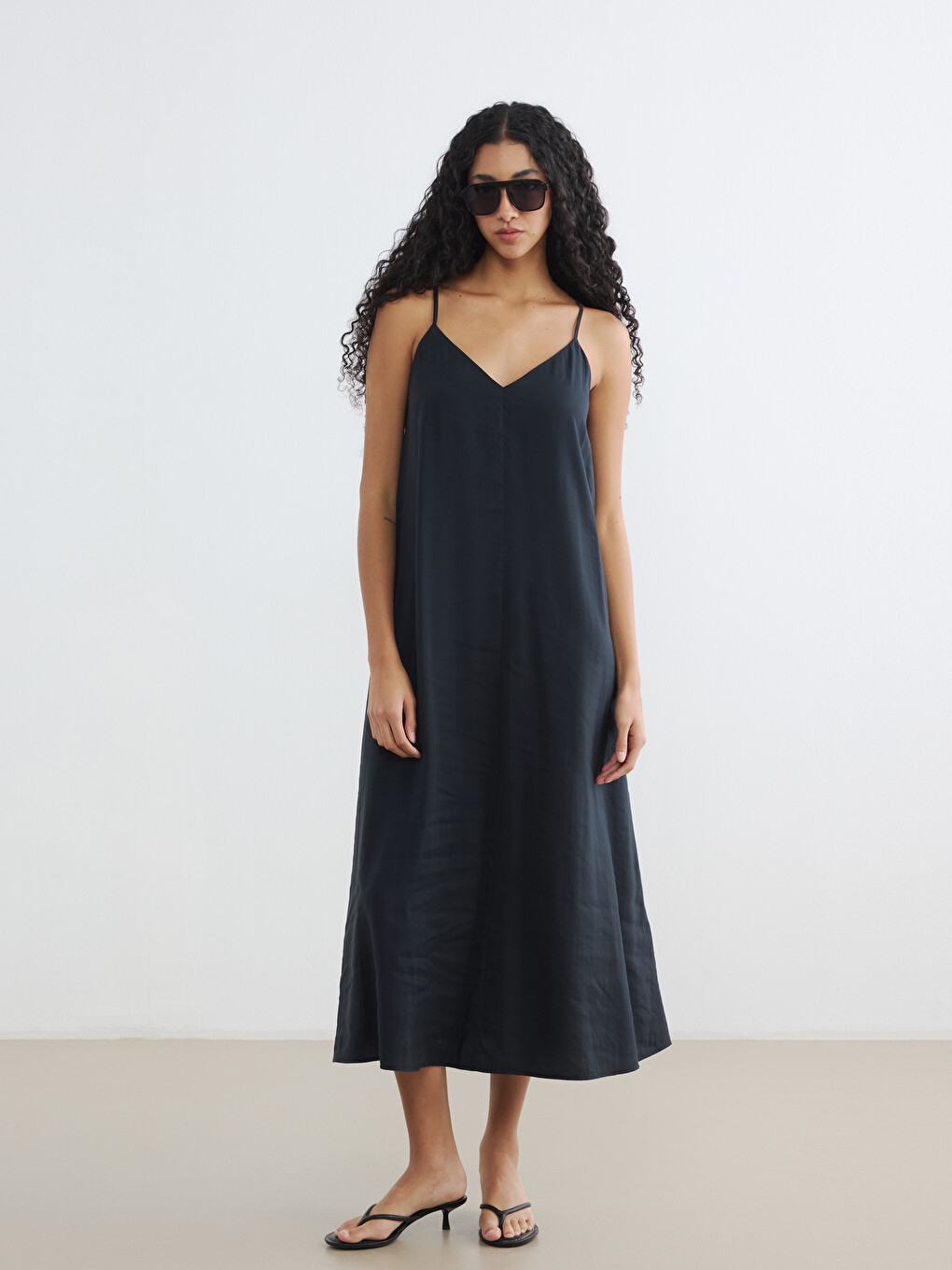 Robe à bretelles en mélange de modal à encolure en V-1
