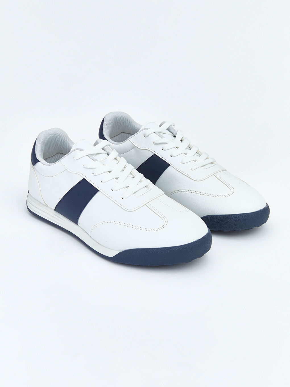 Beyaz Bağcıklı Erkek Spor Ayakkabı