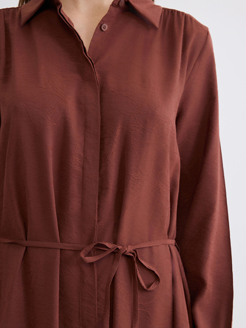 өрнекті жейде-көйлек белдікпен-2