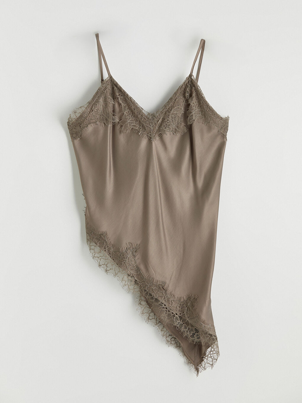 Kahverengi V Yaka Dantel Detaylı Askılı Bluz