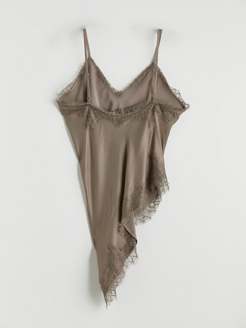 Kahverengi V Yaka Dantel Detaylı Askılı Bluz-2