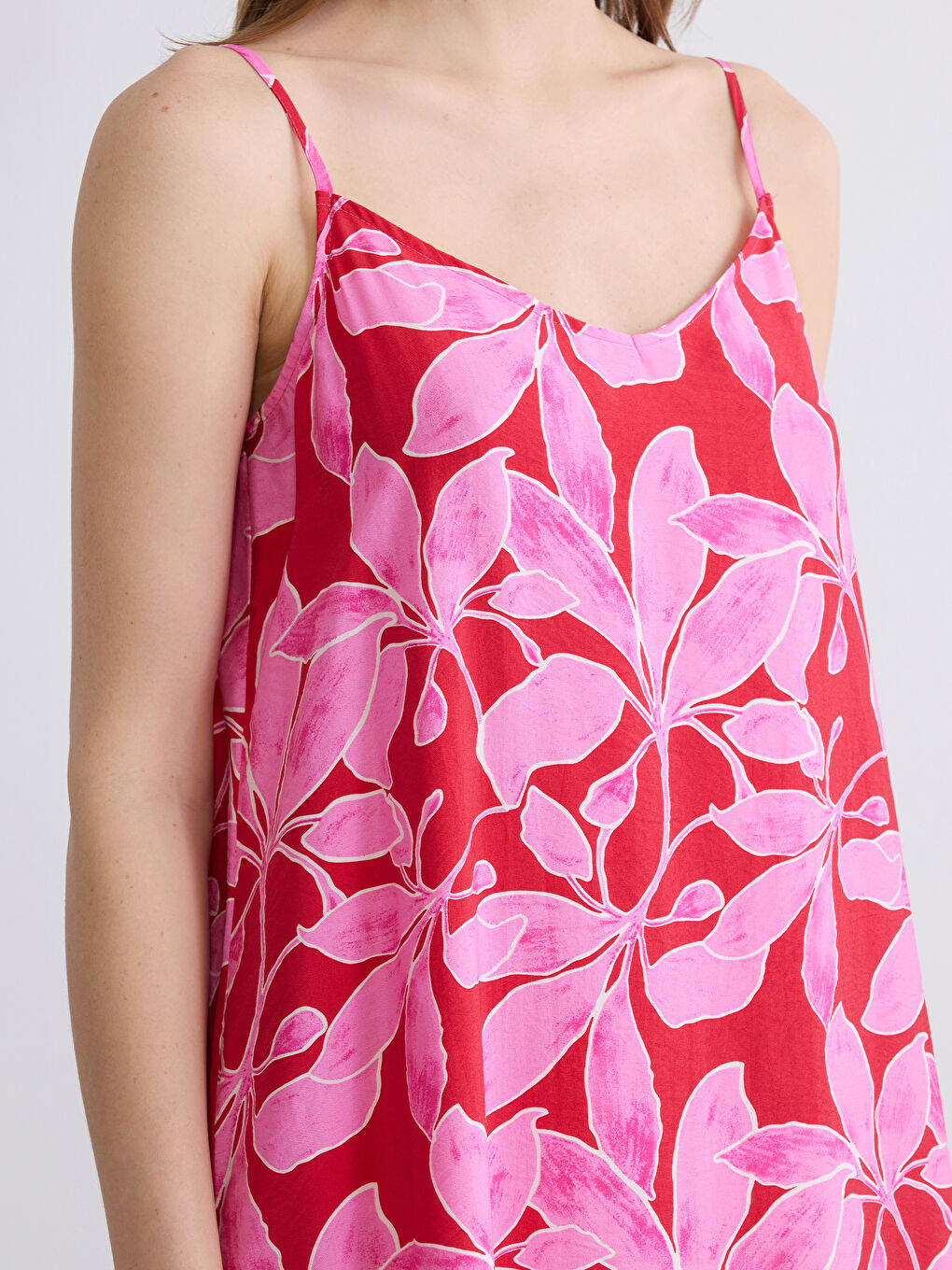 Pembe V Yaka İp Askılı Çiçekli A Kesim Elbise-2