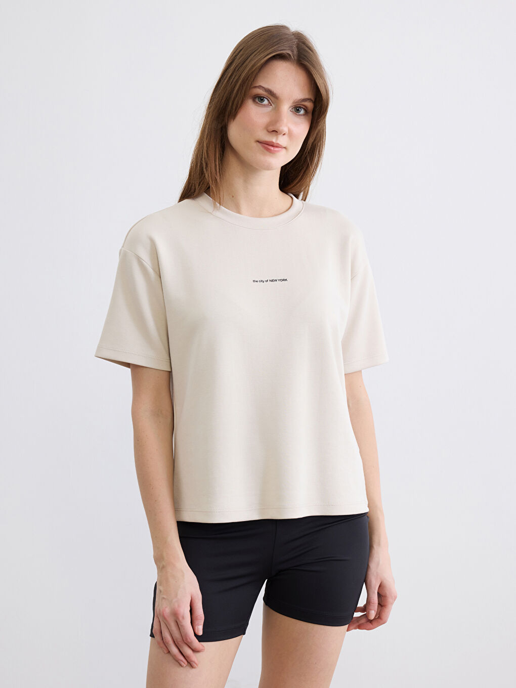 Bej Bisiklet Yaka Baskılı Kadın Tişört