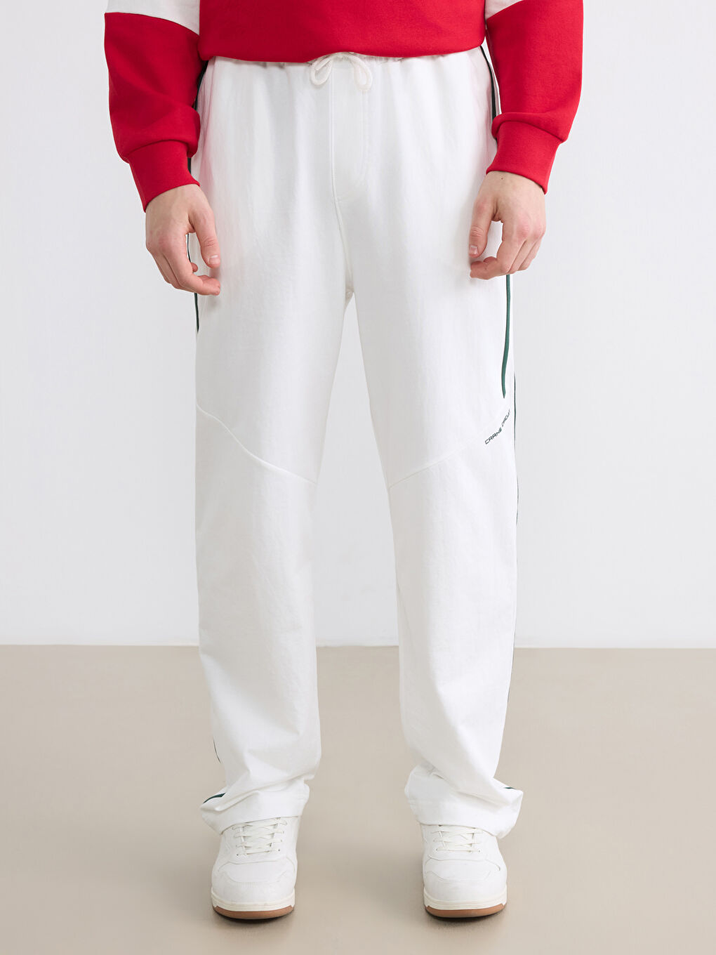 Ekru Loose Fit Şerit Detaylı Erkek Eşofman Altı-1