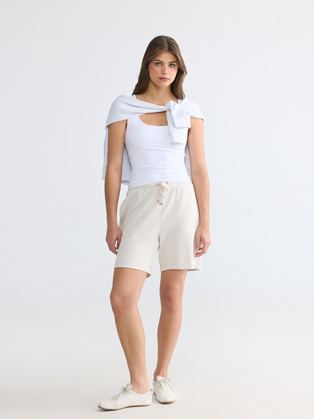 Gri Beli Lastikli Soft Touch Kadın Şort