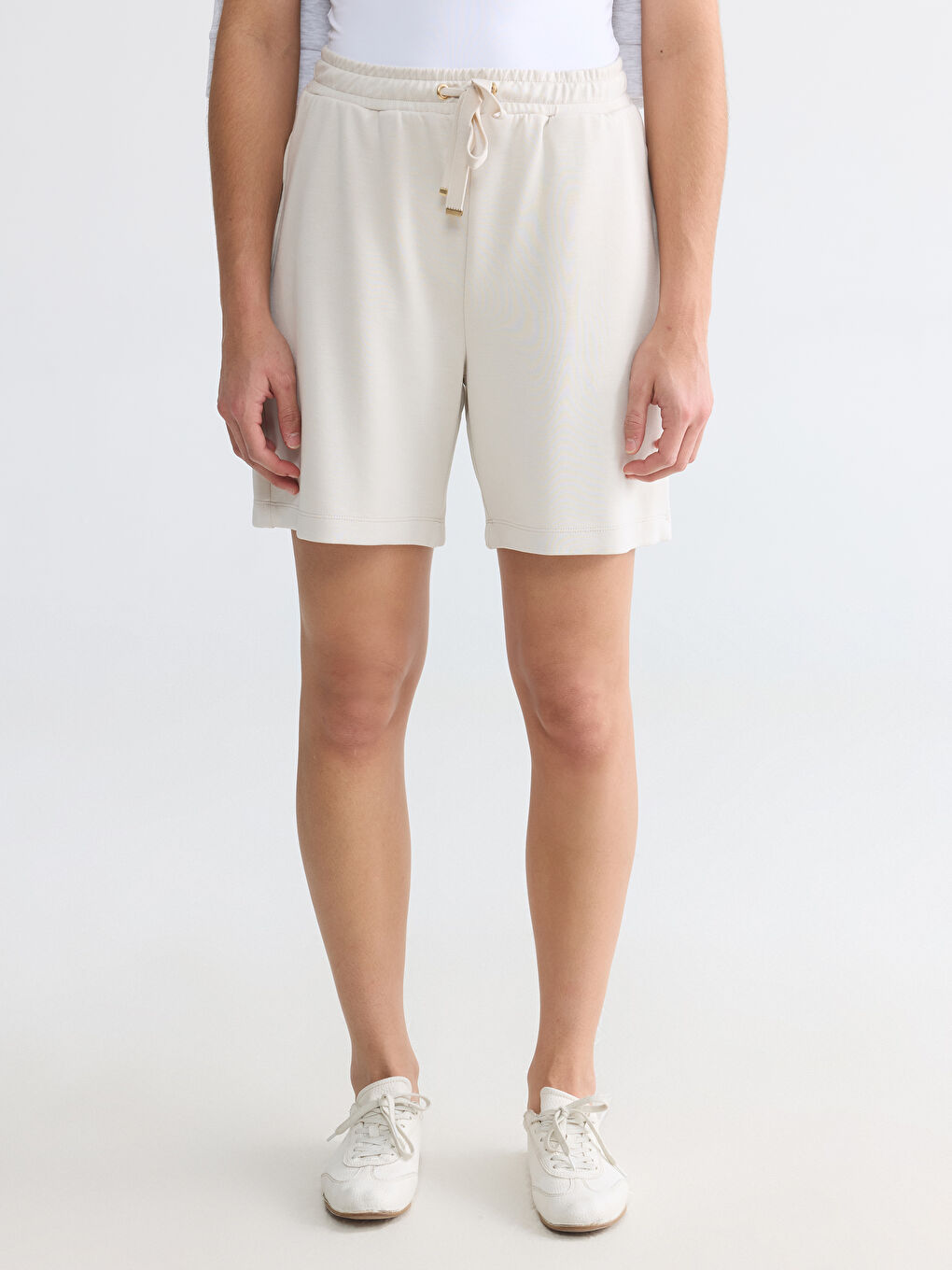 Gri Beli Lastikli Soft Touch Kadın Şort-1