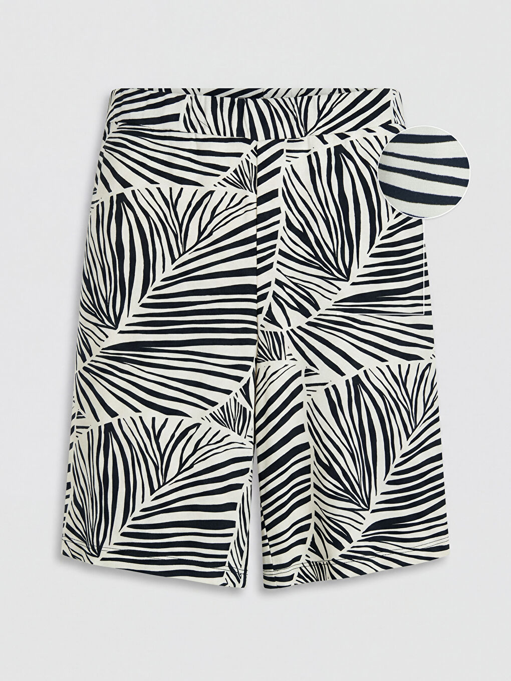 Siyah Yüksek Bel Zebra Desenli Kadın Şortolon