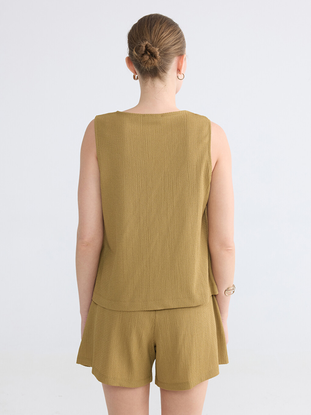 Nabrana bluza sa okruglim izrezom-3