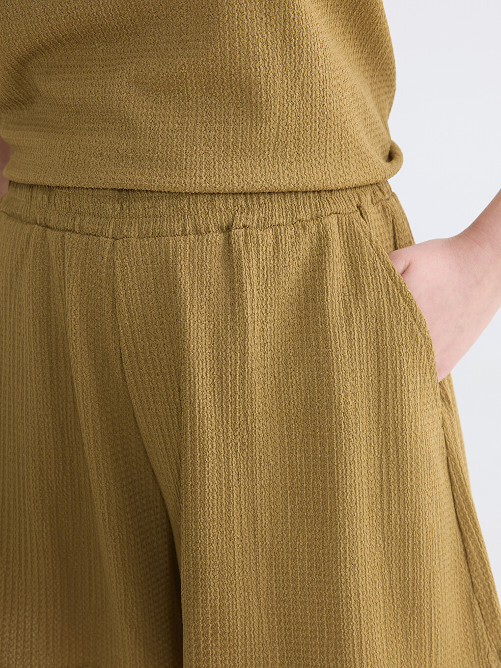 Elastic Waist Textured Women's Shorts-2