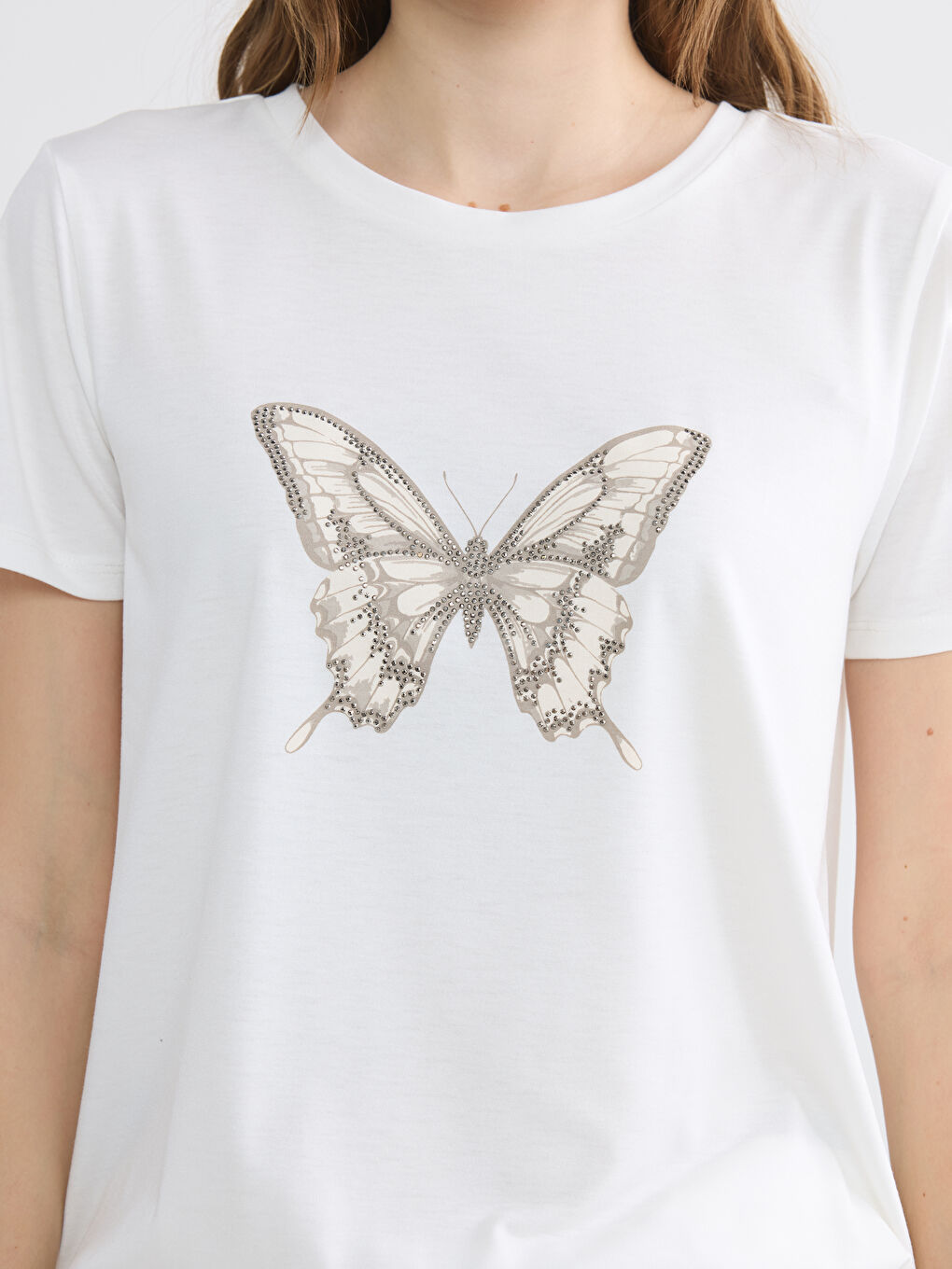 Beyaz Bisiklet Yaka Kelebek Baskılı Kadın Tişört-2