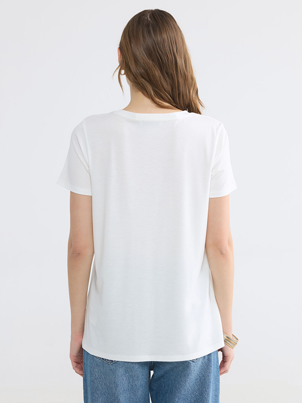 Beyaz Bisiklet Yaka Kelebek Baskılı Kadın Tişört-3