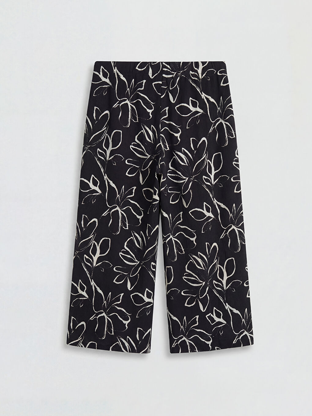 Siyah Beli Lastikli Çiçekli Kadın Kapri-1