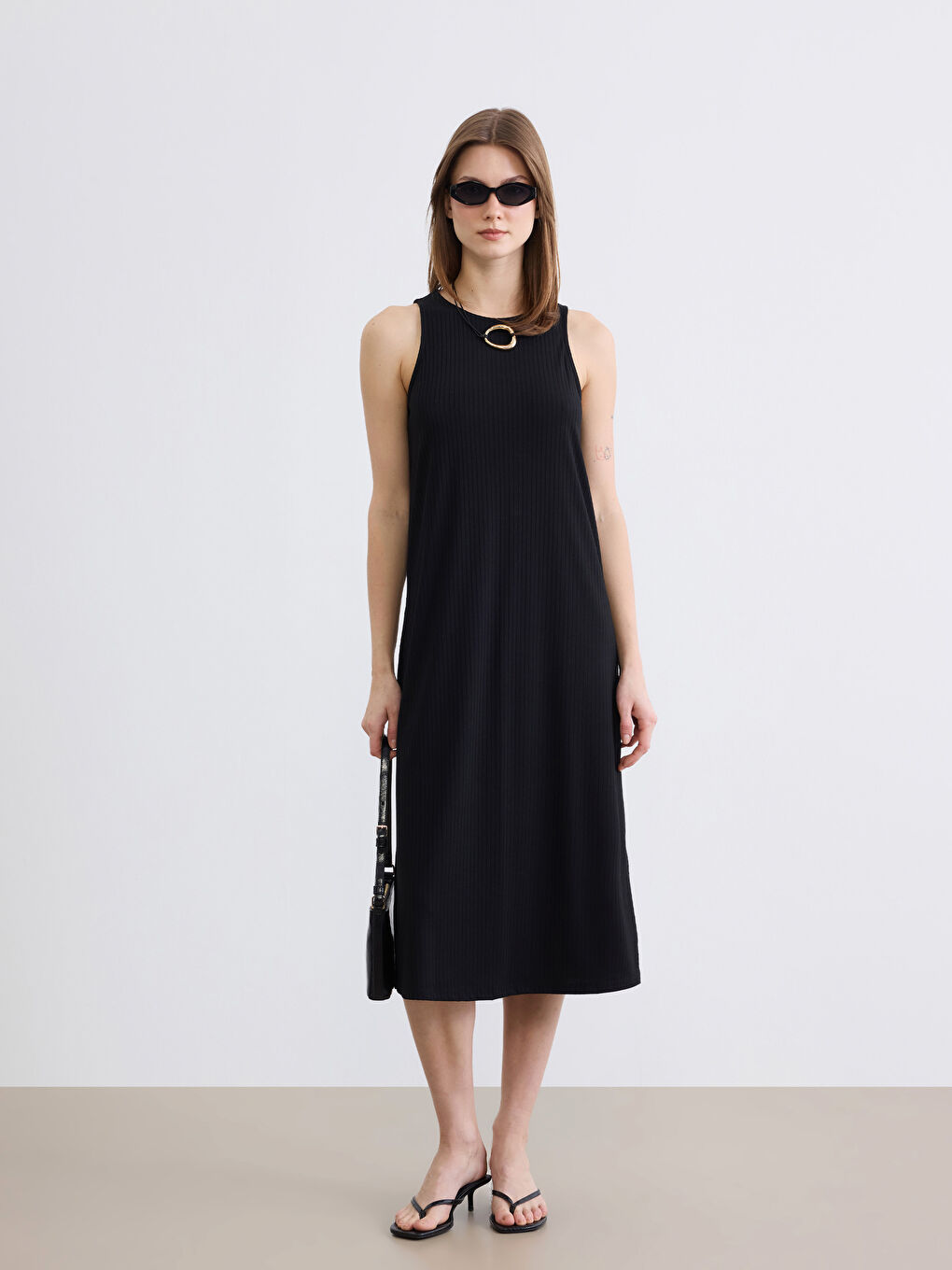 Siyah Bisiklet Yaka Yırtmaçlı Bodycon Elbise	-1