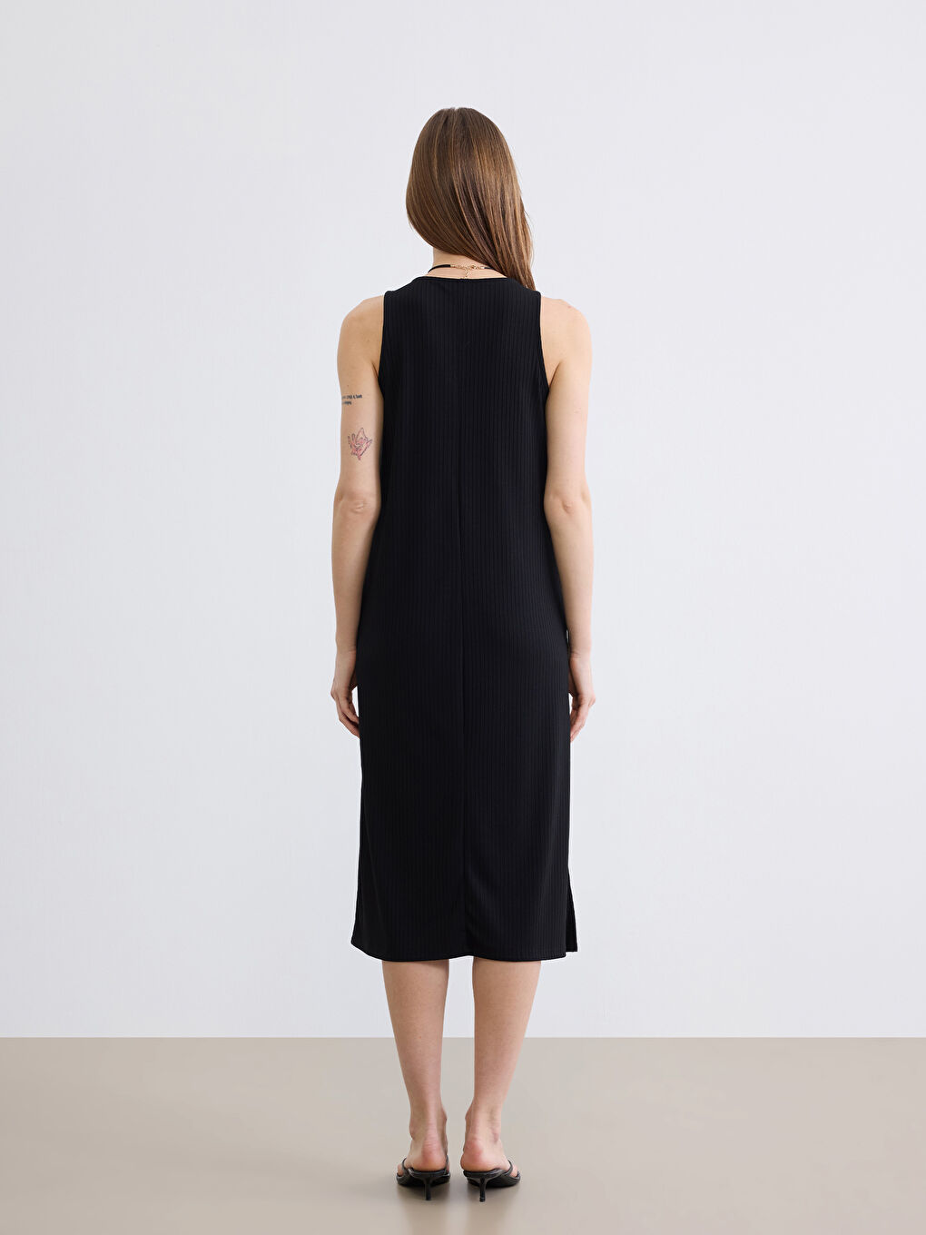 Siyah Bisiklet Yaka Yırtmaçlı Bodycon Elbise	-3