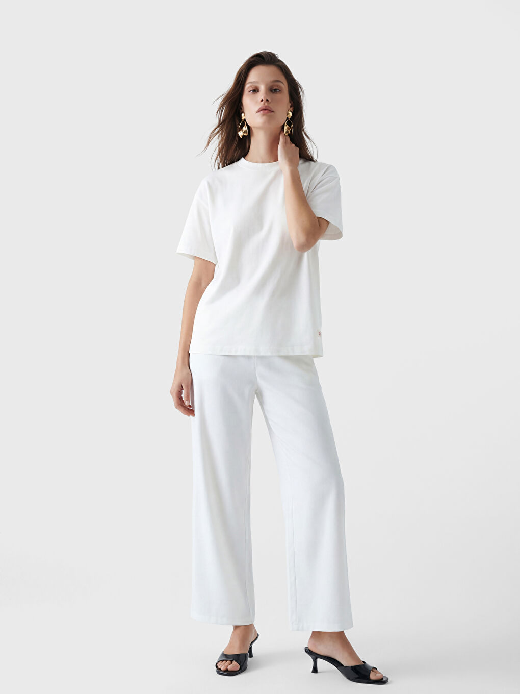 Beyaz Bisiklet Yaka Baskılı Kadın Tişört-1