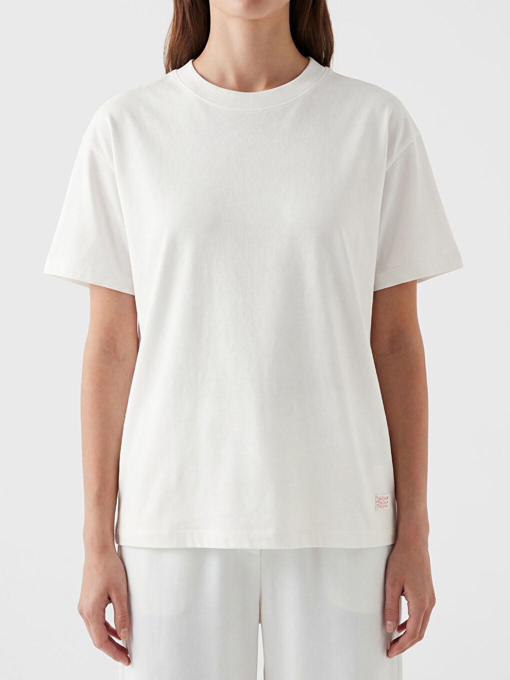 Beyaz Bisiklet Yaka Baskılı Kadın Tişört-2