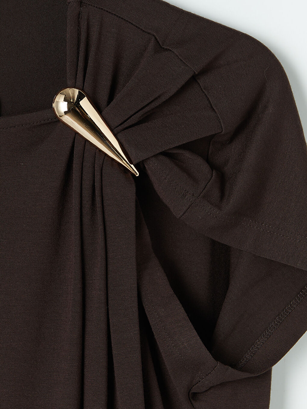 Kahverengi Metal Aplikeli Büzgülü Bluz-2