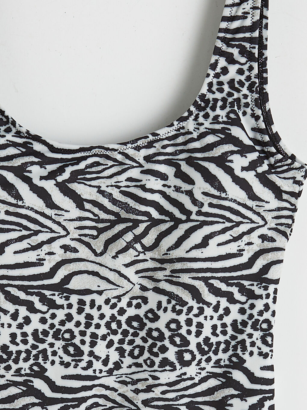 Siyah U Yaka Zebra Desenli Mayo-2