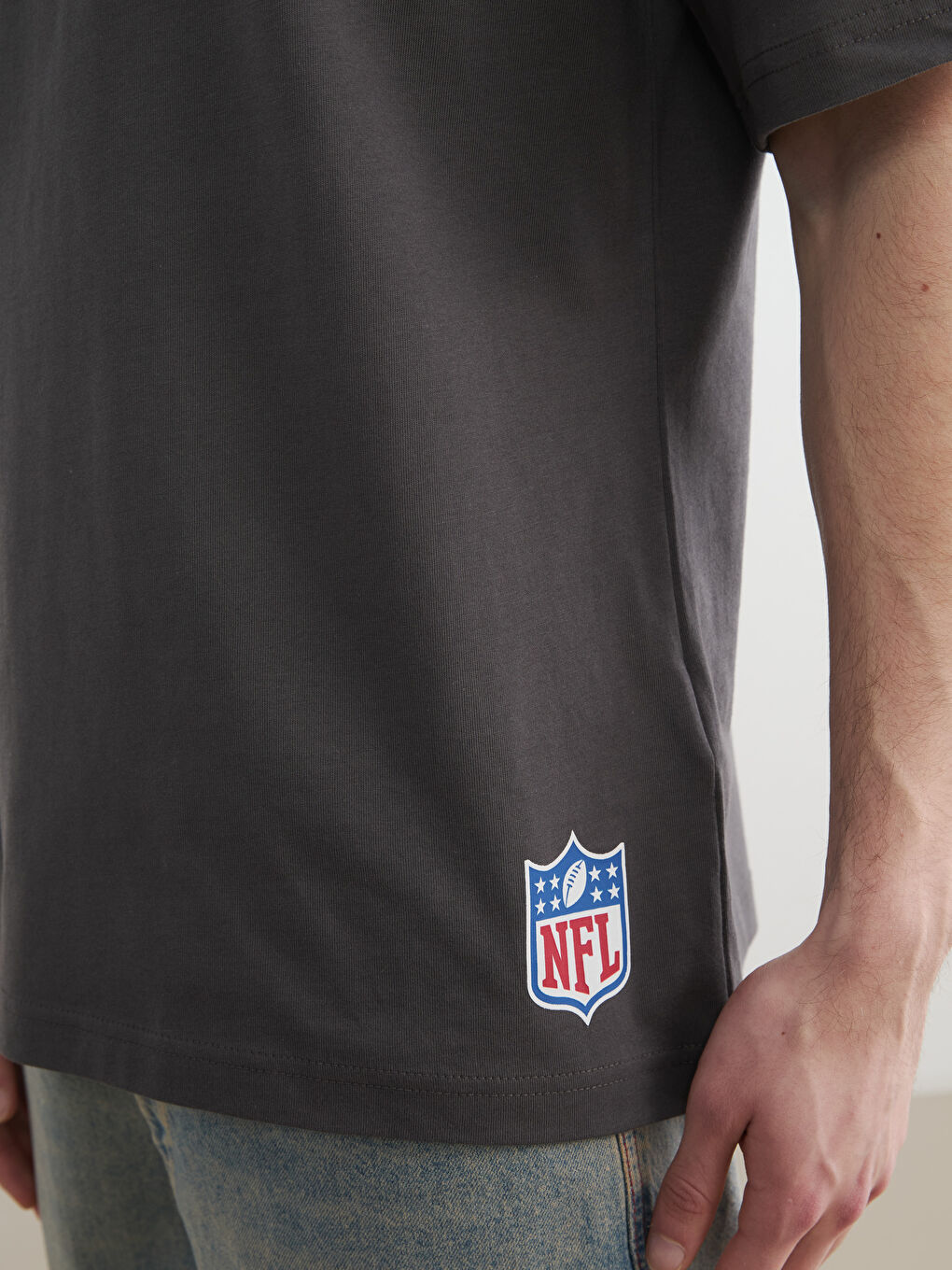 Antrasit Oversize NFL Baskılı Erkek Tişört-2