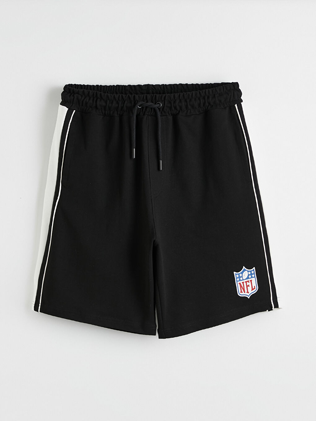 Siyah Standart Kalıp NFL Baskılı Şeritli Erkek Şort-4