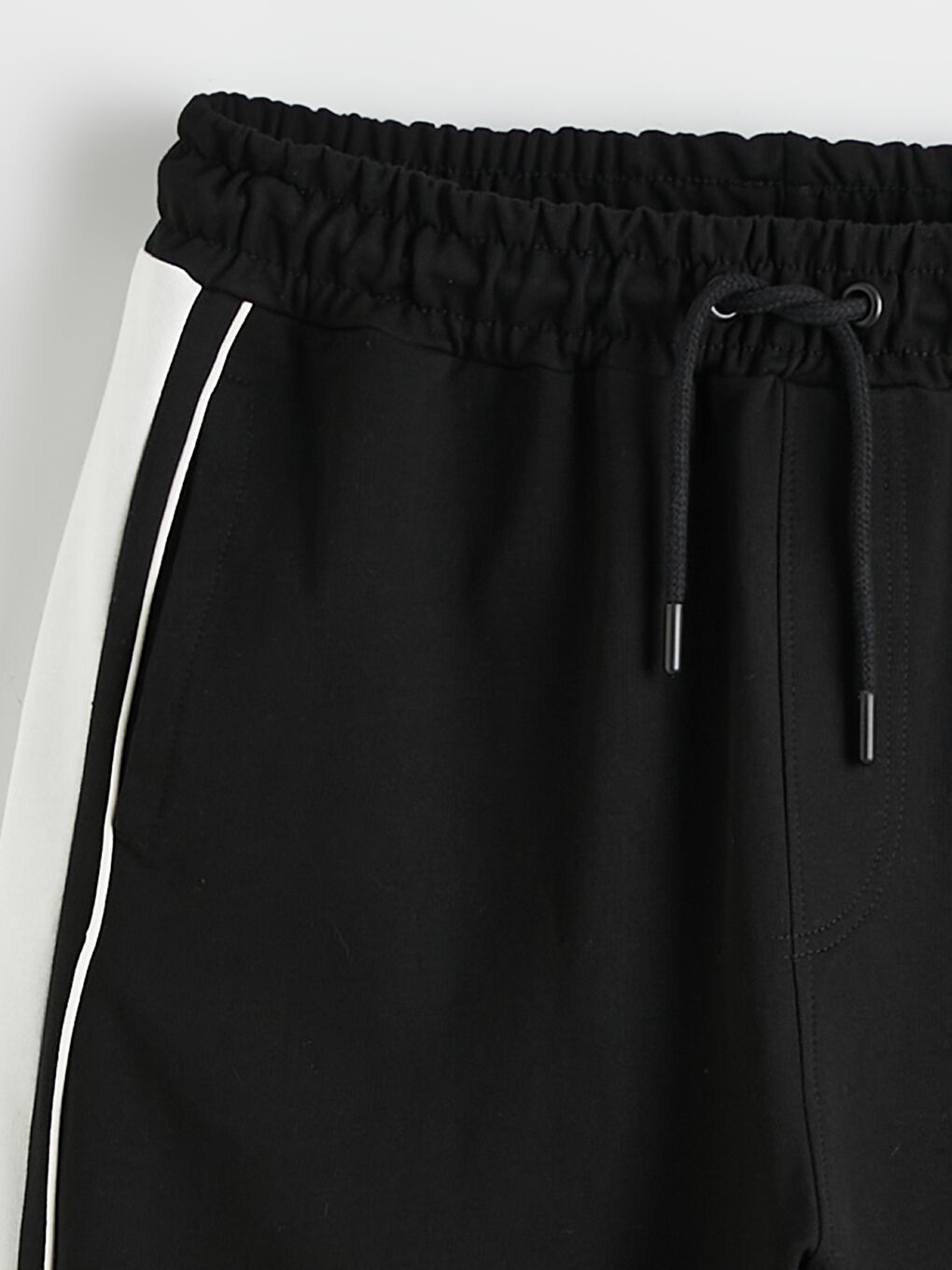 Siyah Standart Kalıp NFL Baskılı Şeritli Erkek Şort-5