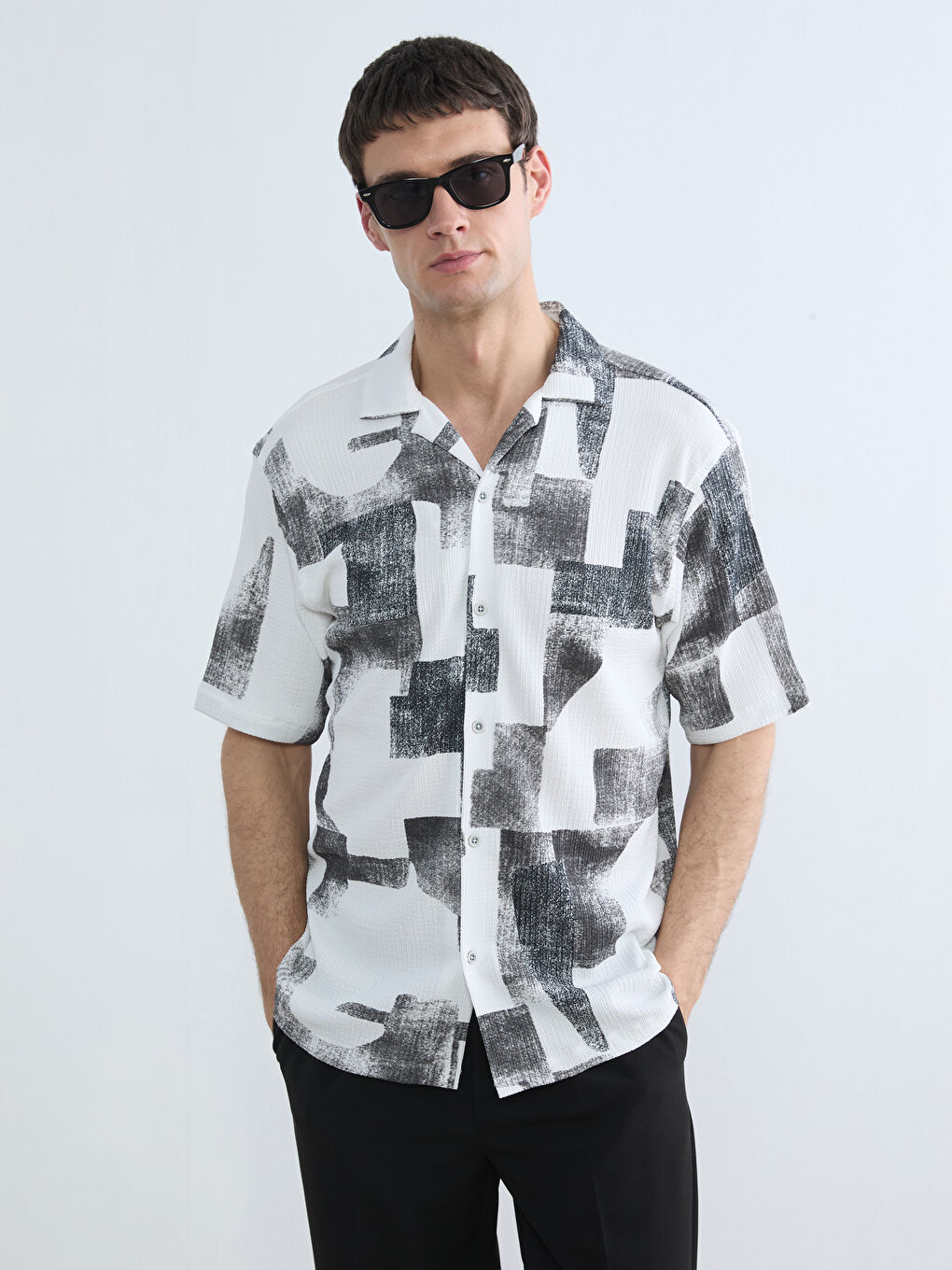 Beyaz Regular Fit Resort Yaka Desenli Erkek Gömlek