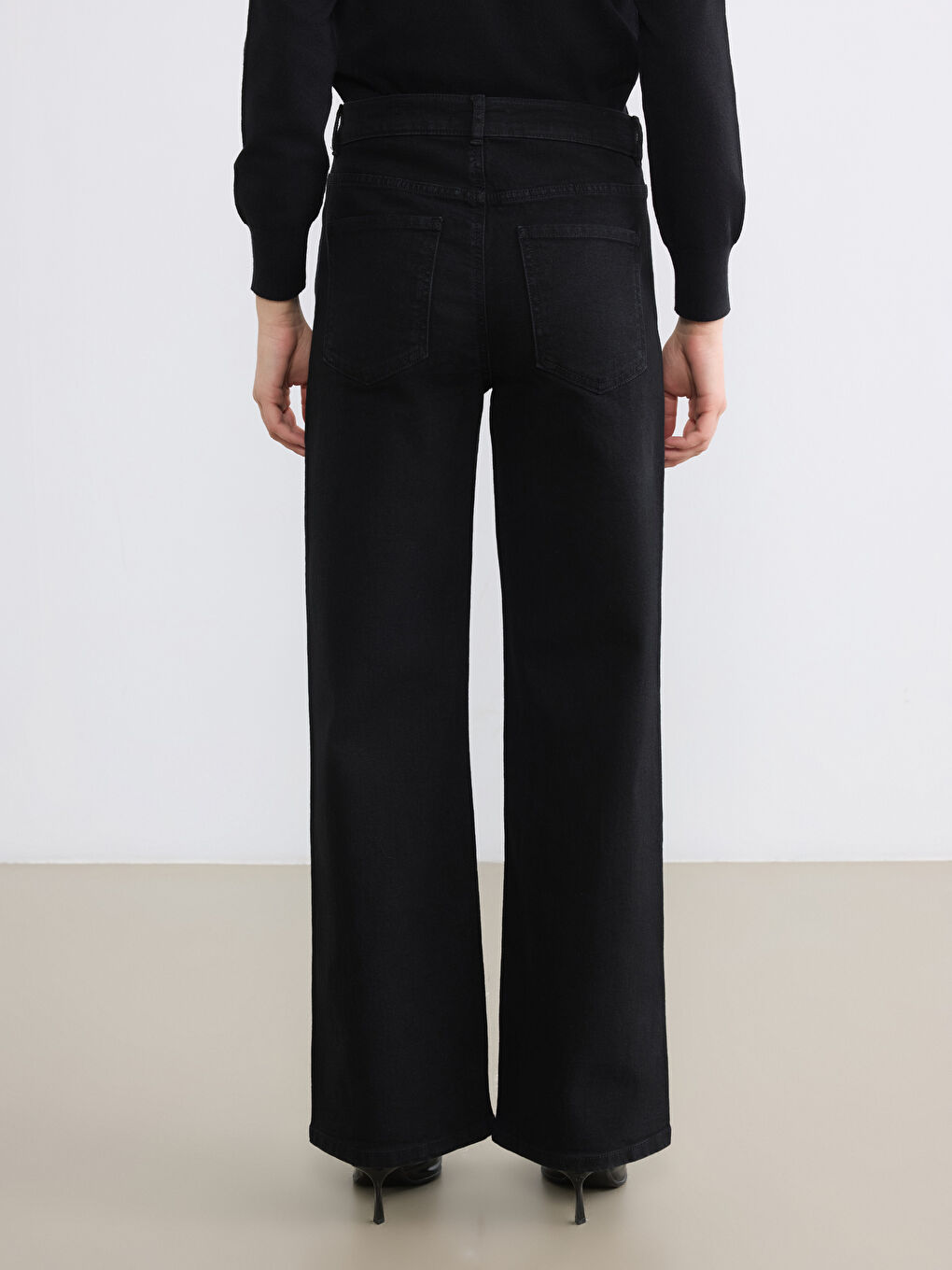 Siyah Yüksek Bel Wideleg Kadın Jean Pantolon-3