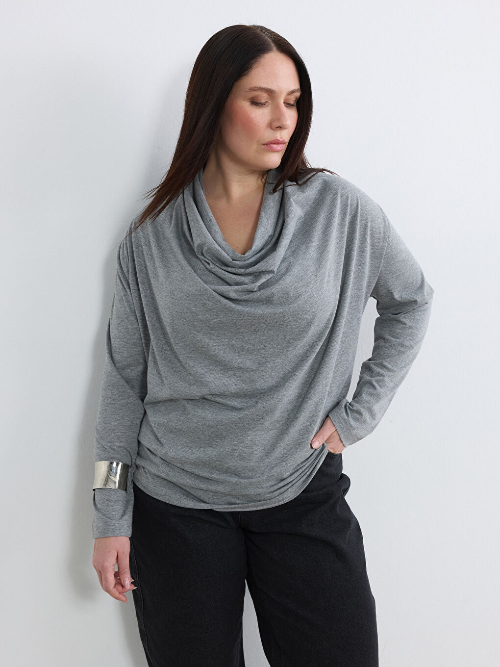 Gri Dökümlü Yaka Bluz-1