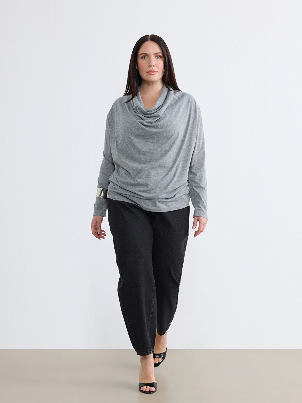 Gri Dökümlü Yaka Bluz-5