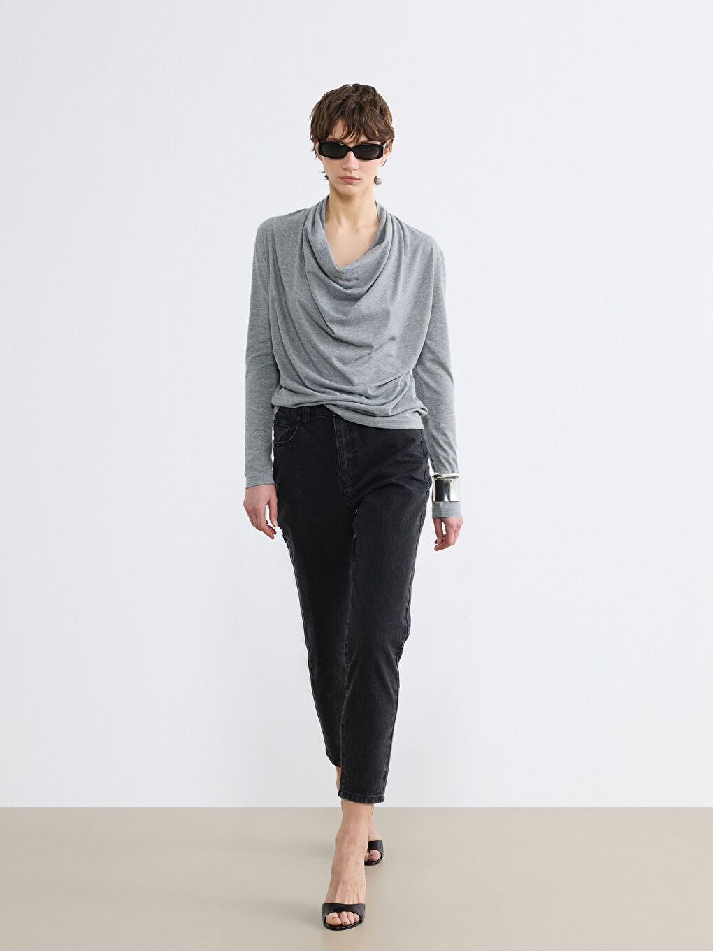 Gri Dökümlü Yaka Bluz-1