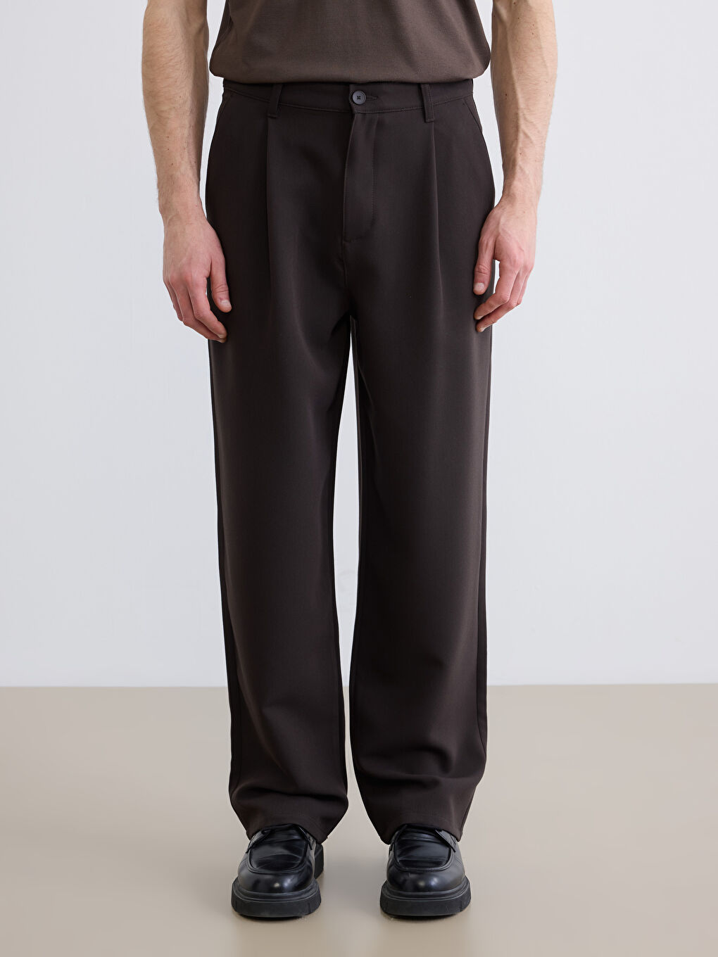 Kahverengi Rahat Kalıp Erkek Pileli Pantolon	-2