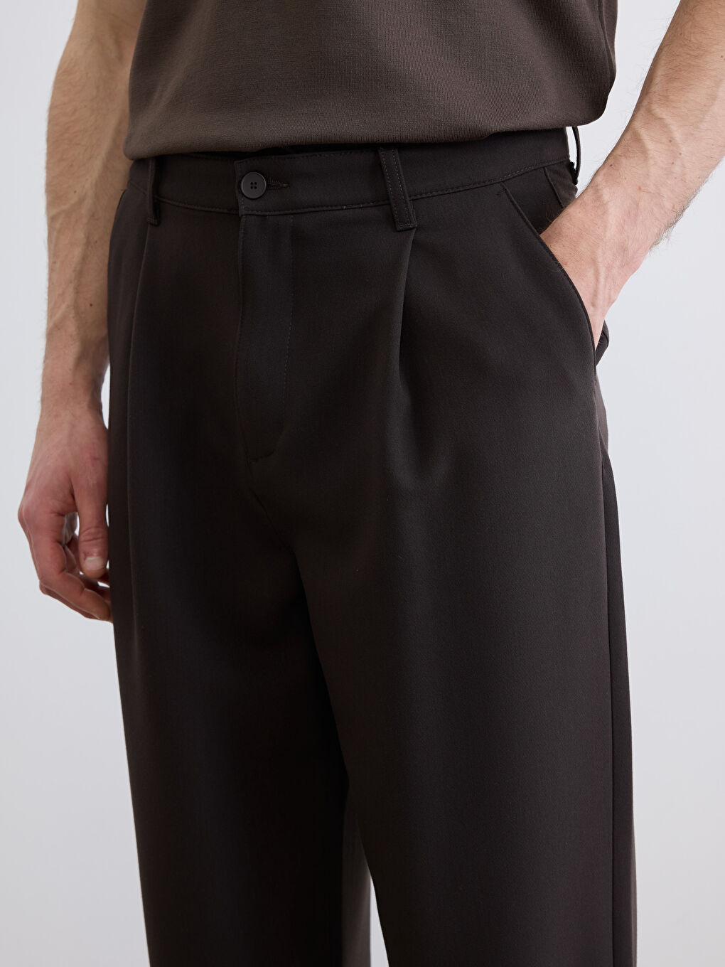 Kahverengi Rahat Kalıp Erkek Pileli Pantolon	-3