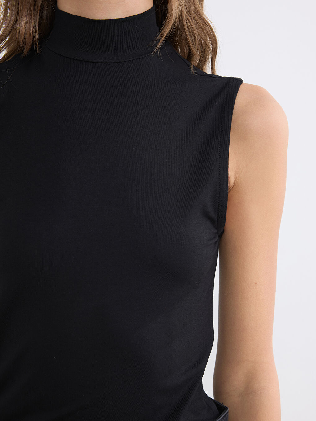 فيست نسائي بياقة عالية-2