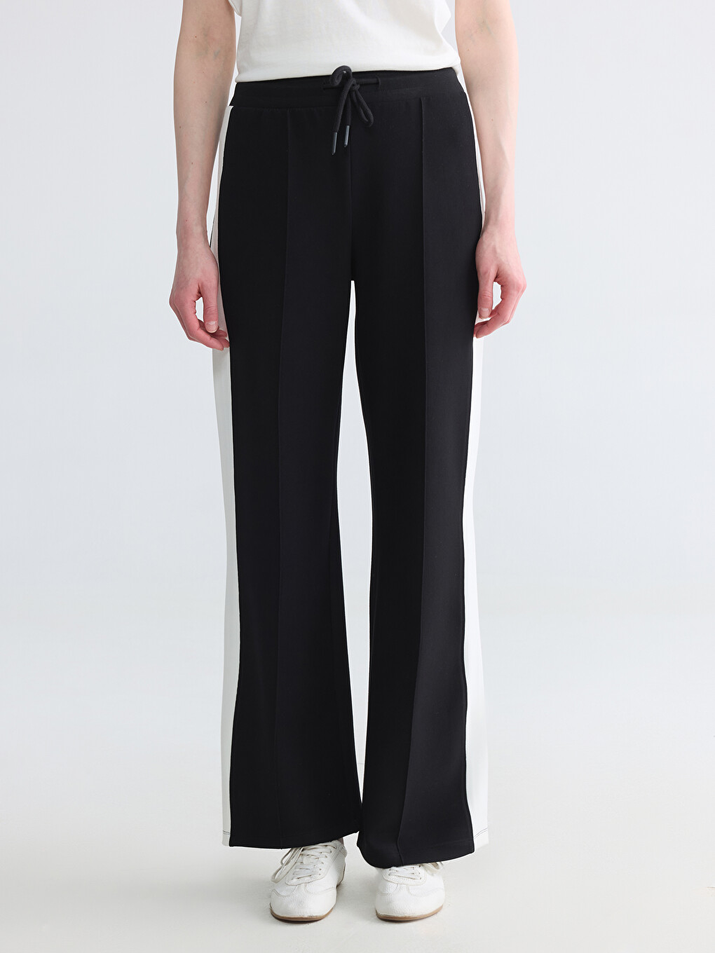 Stripe Detailed Women's Sweatpants-1