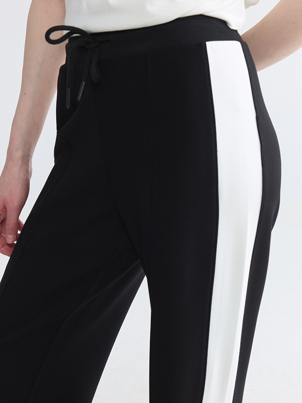 Stripe Detailed Women's Sweatpants-2
