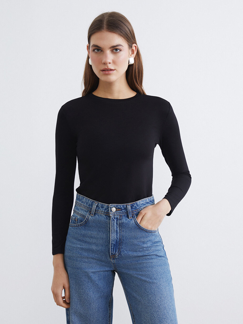 Siyah Bisiklet Yaka Kadın Tişört