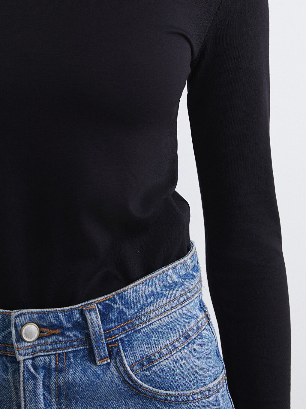 Siyah Bisiklet Yaka Kadın Tişört-2