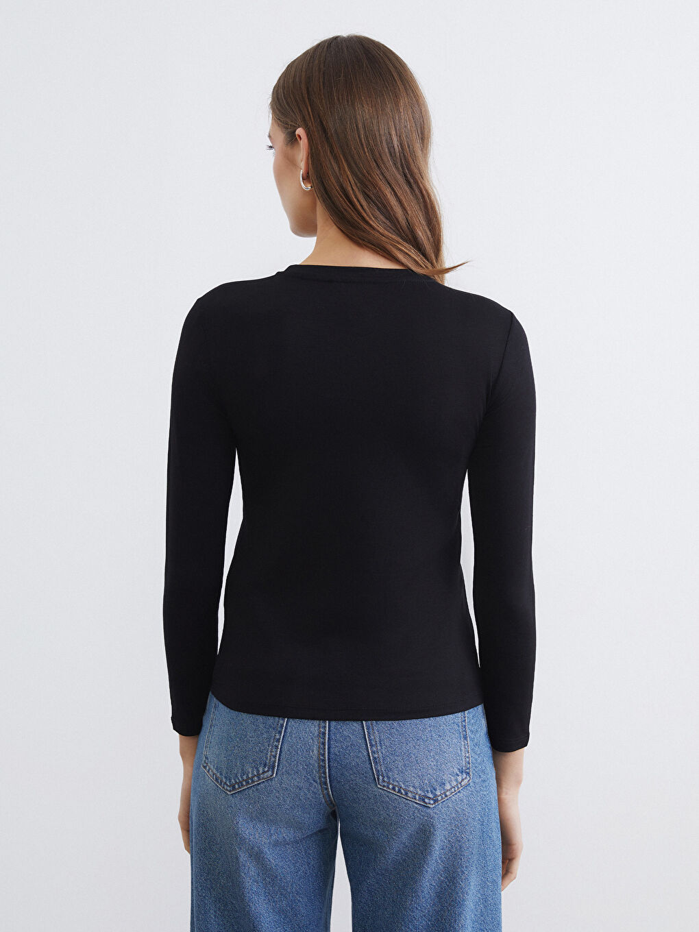 Siyah Bisiklet Yaka Kadın Tişört-3