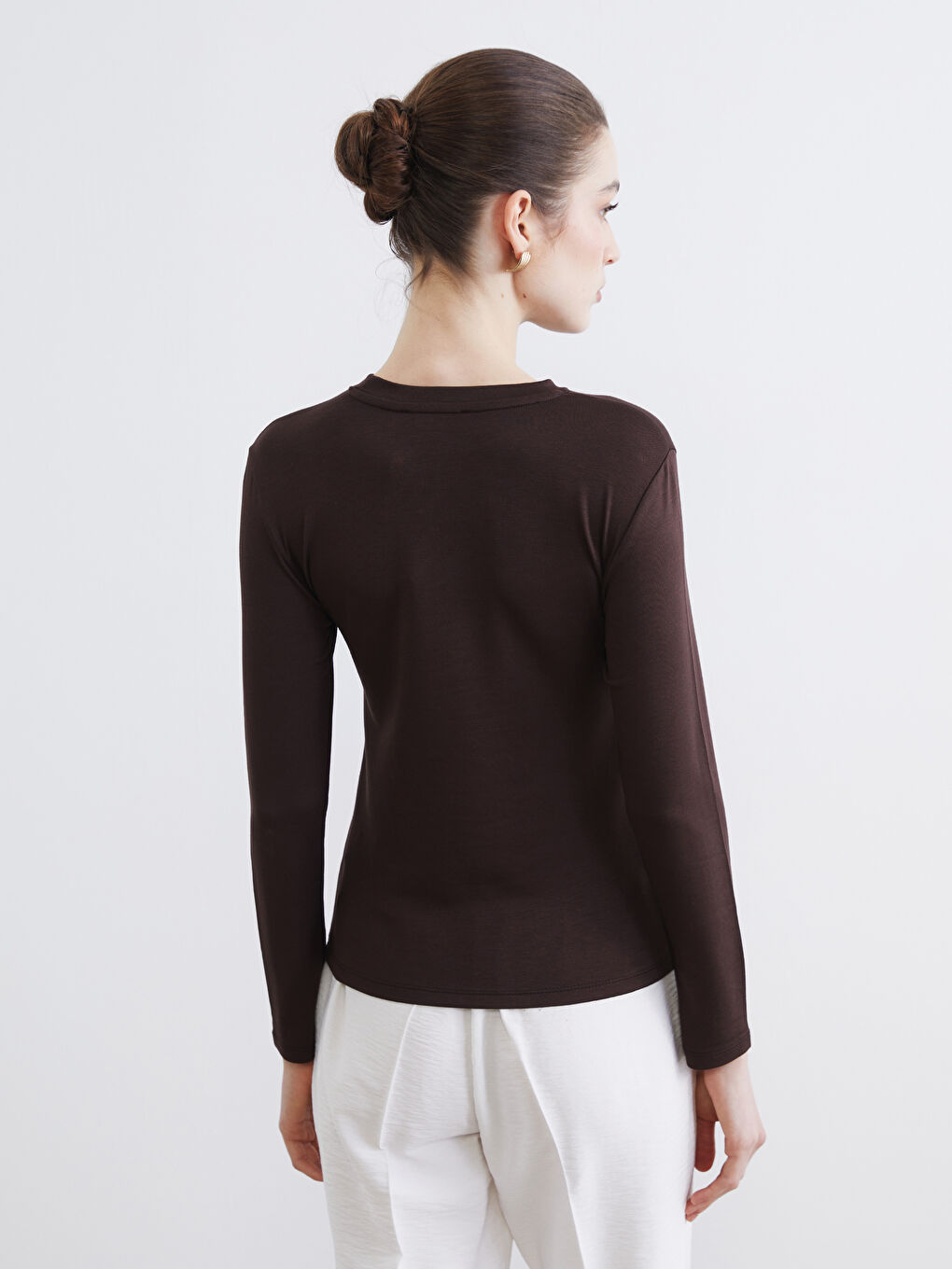 Kahverengi Bisiklet Yaka Kadın Tişört-3