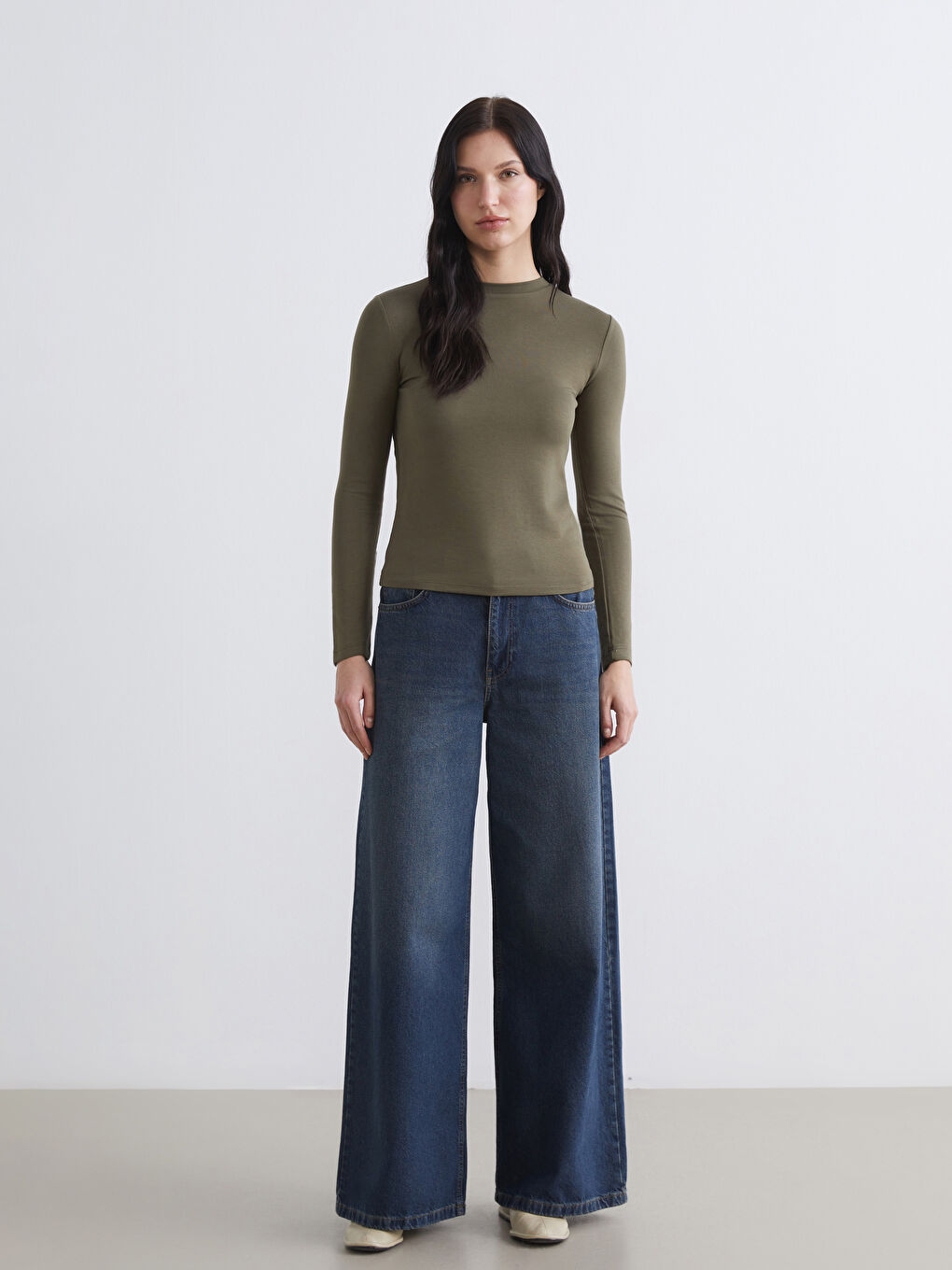 Haki Bisiklet Yaka Kadın Tişört-1