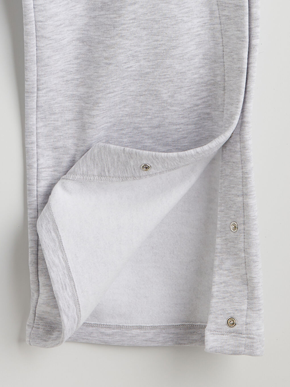 Gri Kolay Giyilebilir Paçaları Çıtçıtlı Kadın Eşofman Altı-3