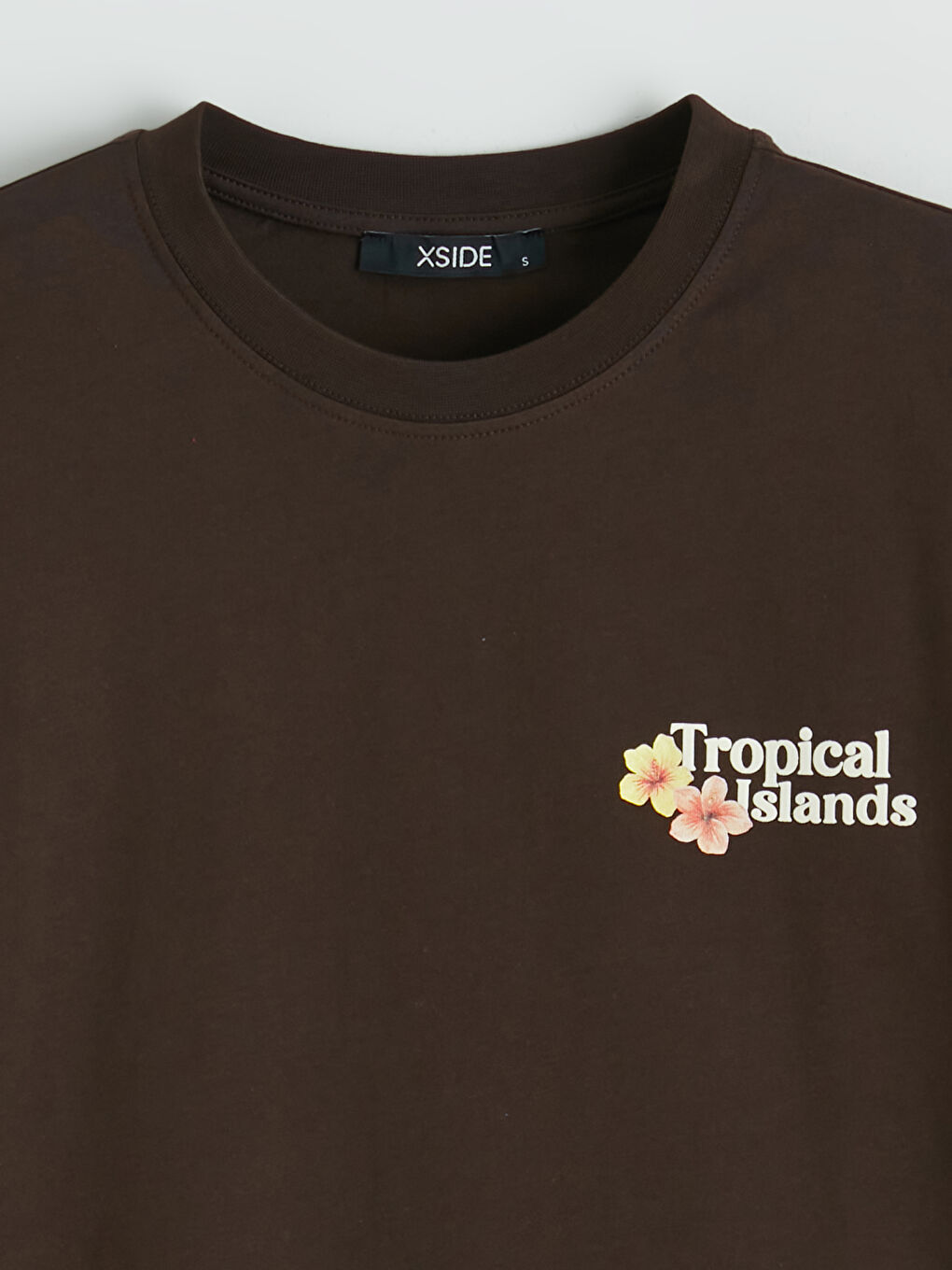 Kahverengi Bisiklet Yaka Baskılı Kadın Tişört-1