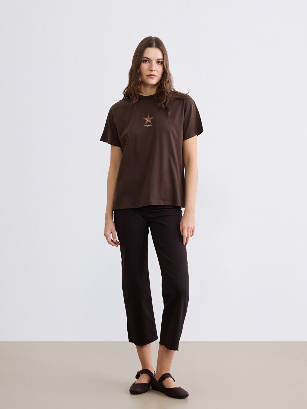 Kahverengi Bisiklet Yaka Baskılı Kadın Tişört-1