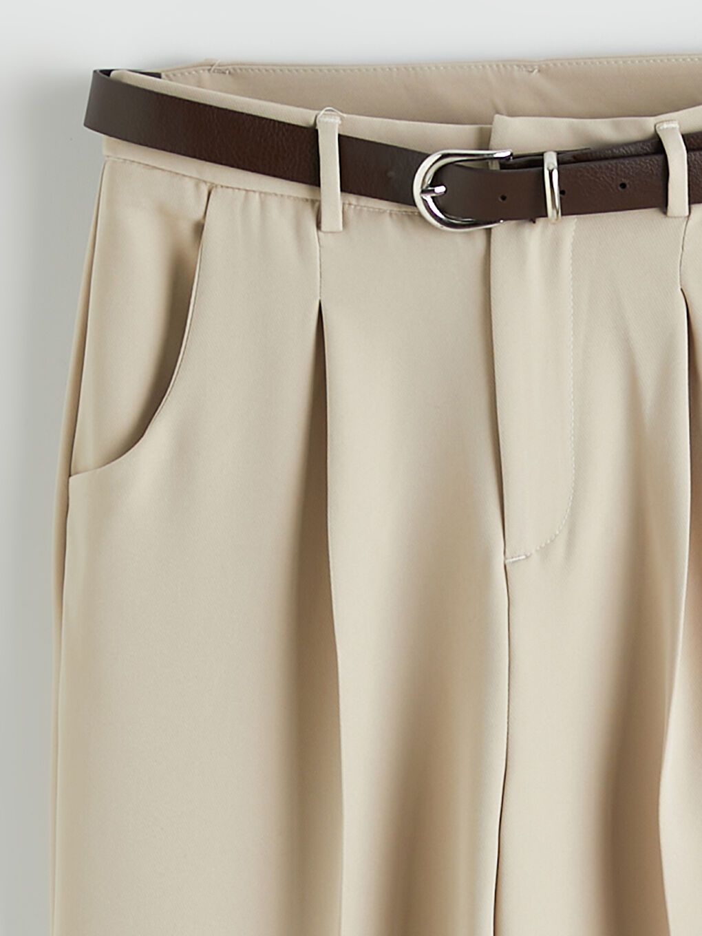 Bej Beli Kemerli Pileli Kadın Kumaş Pantolon-5