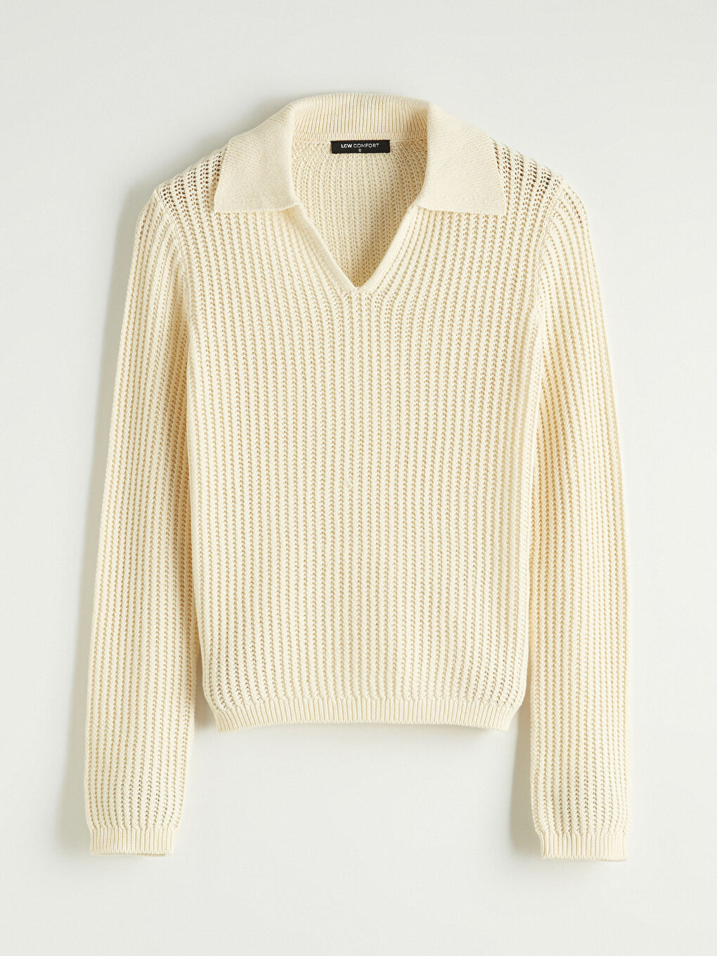 Жіночий трикотажний светр з коміром-поло та ажурною в'язкою-5