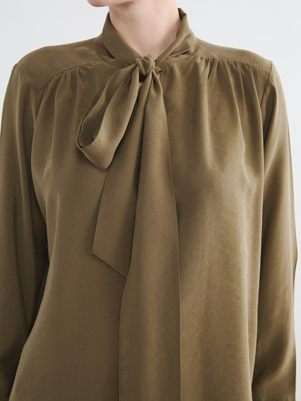 بلوزة مكشكشة أوفراسايز بياقة مربوطة-4