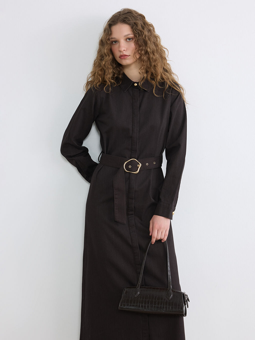 Kahverengi Gömlek Yaka Kemerli Jean Elbise