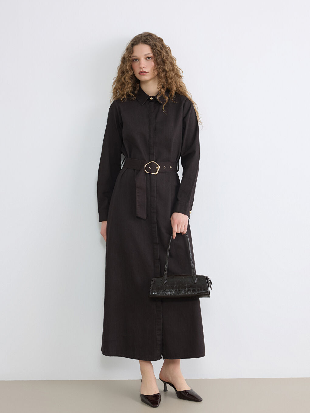 Kahverengi Gömlek Yaka Kemerli Jean Elbise-1