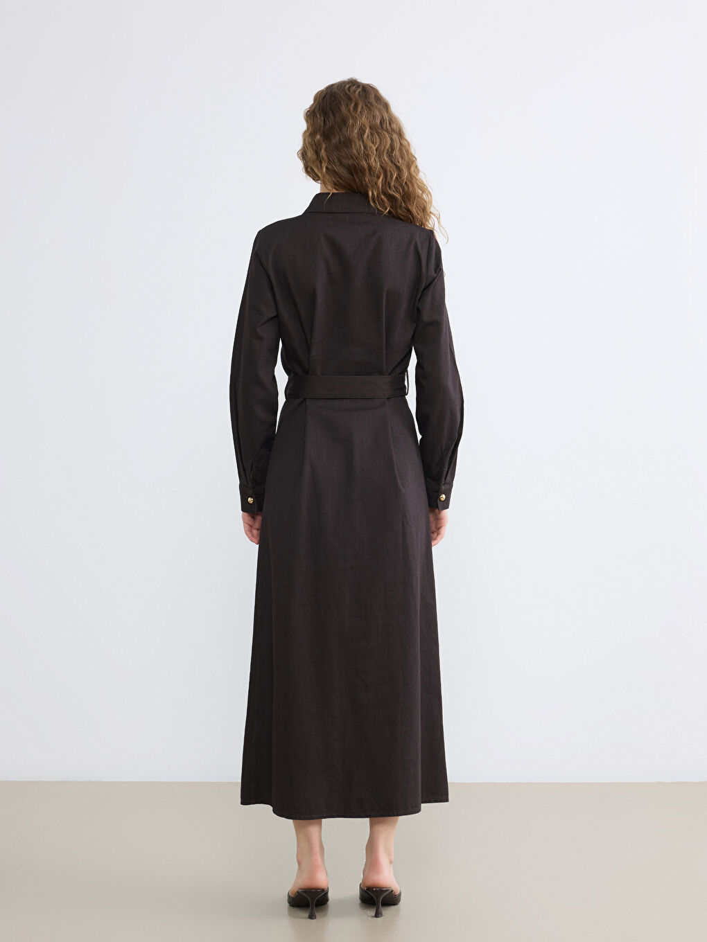 Kahverengi Gömlek Yaka Kemerli Jean Elbise-3